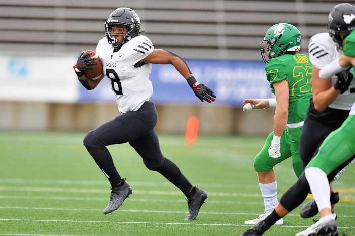 Tualatin.West-Linn.6A-football-semifinal.Leon-Neuschwander.15